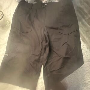 Size 2 never worn missing tags. IZOD Golf capris